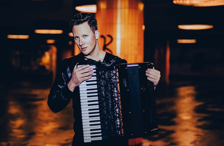 Martynas Levickis & Bomsori
